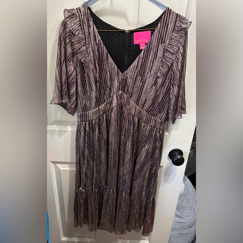 Gorgeous Lilly Pulitzer dress with side zipper. Size 12.